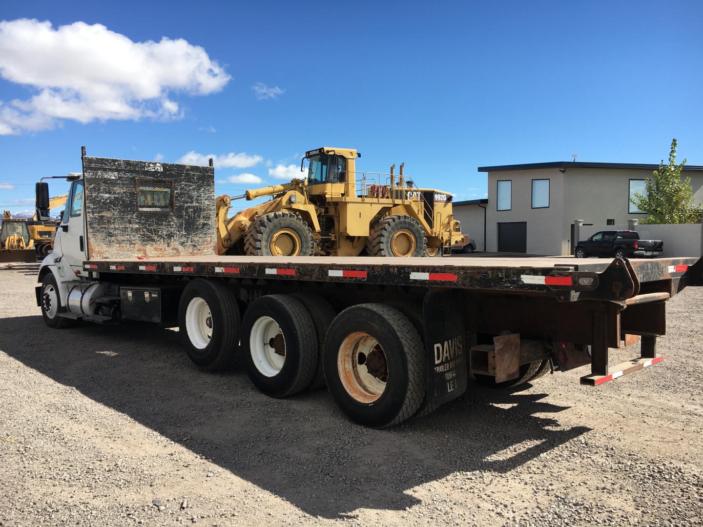 ./imagenes/INVOICE/2019/16650/CAMION CON PLATAFORMA INTERNATIONAL 8600 SBA 6X4 (13).JPG